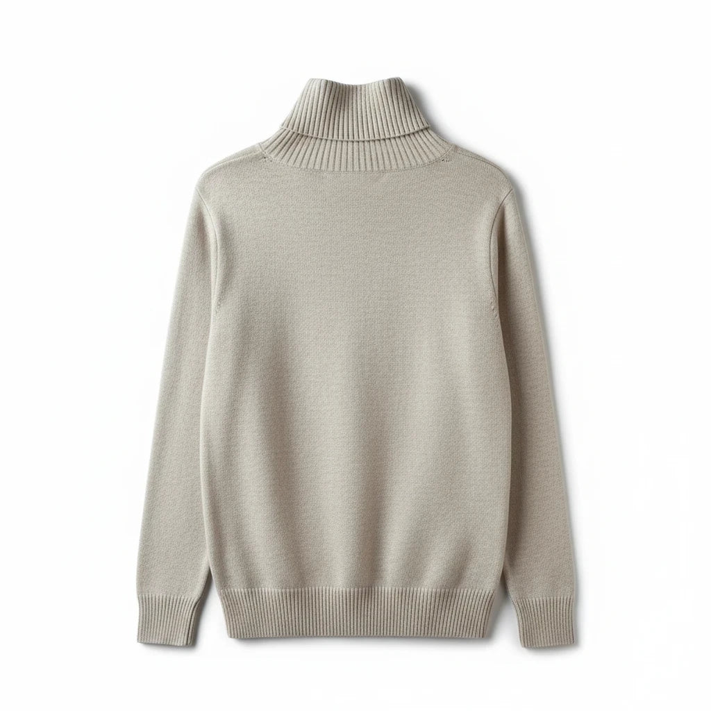 Beige Pierrot Outlet coltrui van zachte gebreide stof met een klassieke col en geribde boorden op een witte achtergrond