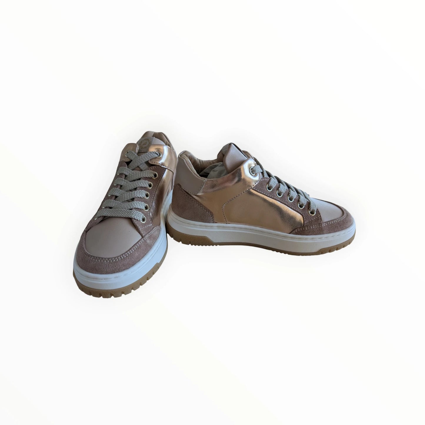 Pierrot Outlet dames sneakers met glitter details in roségoud en beige, leer en suède, met vetersluiting en witte zool.