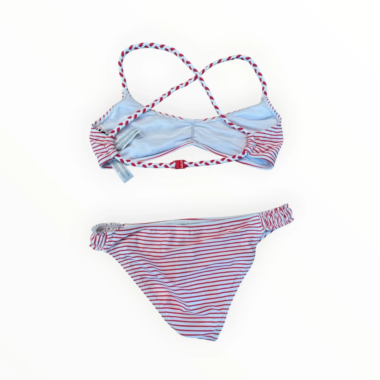 Pierrot Outlet tweedelige bikini met rood-wit gestreept patroon, gevlochten schouderbandjes en geplooid broekje.