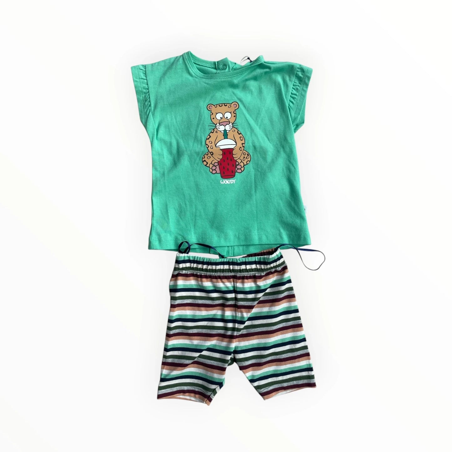 Pierrot Outlet mintgroen t-shirt met beerprint en gestreepte shorts. Korte mouwen, elastische tailleband.