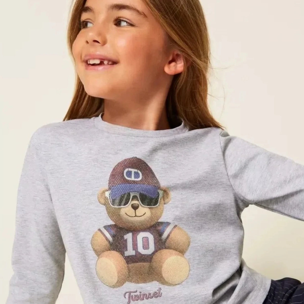 Pierrot Outlet grijs TWINSET shirt met lange mouwen en een schattige teddybeer print met pet en zonnebril voor meisjes