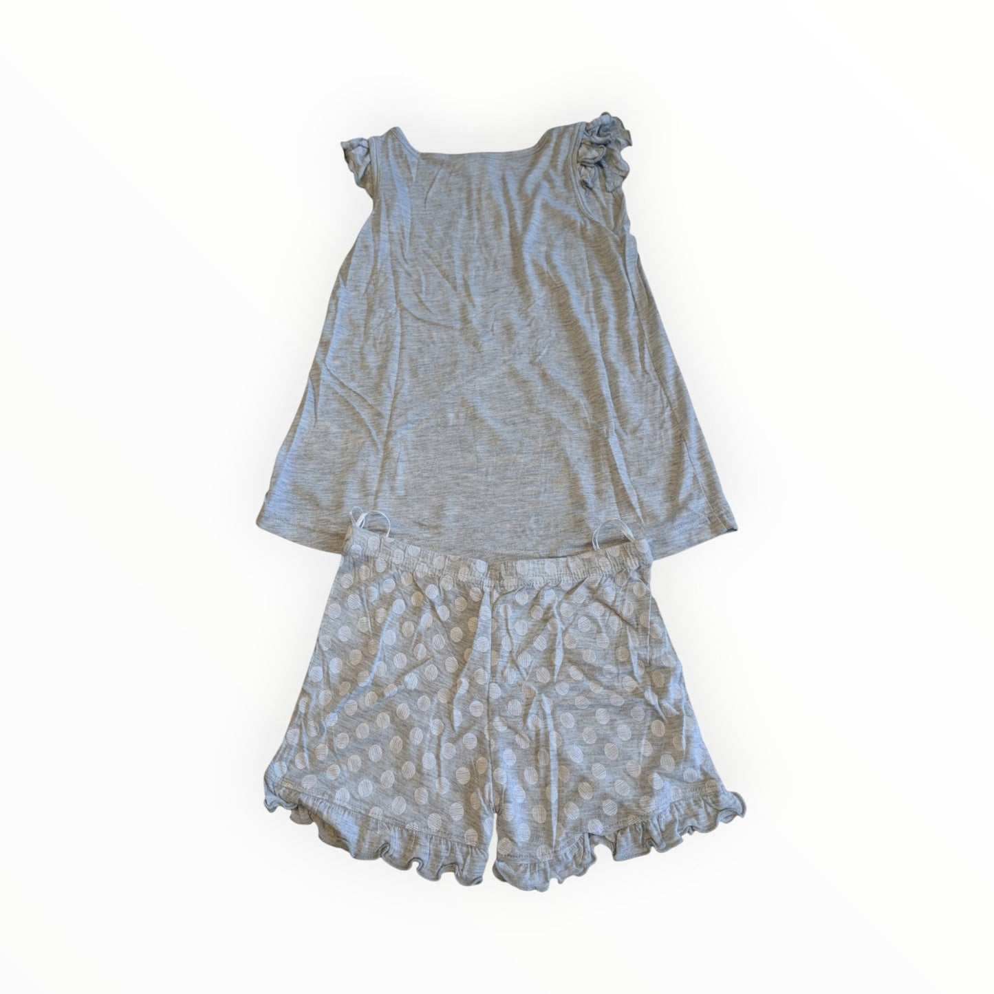 Pierrot Outlet grijze pyjamaset met mouwloos hemdje met ruches en short met stippenpatroon en ruche-rand