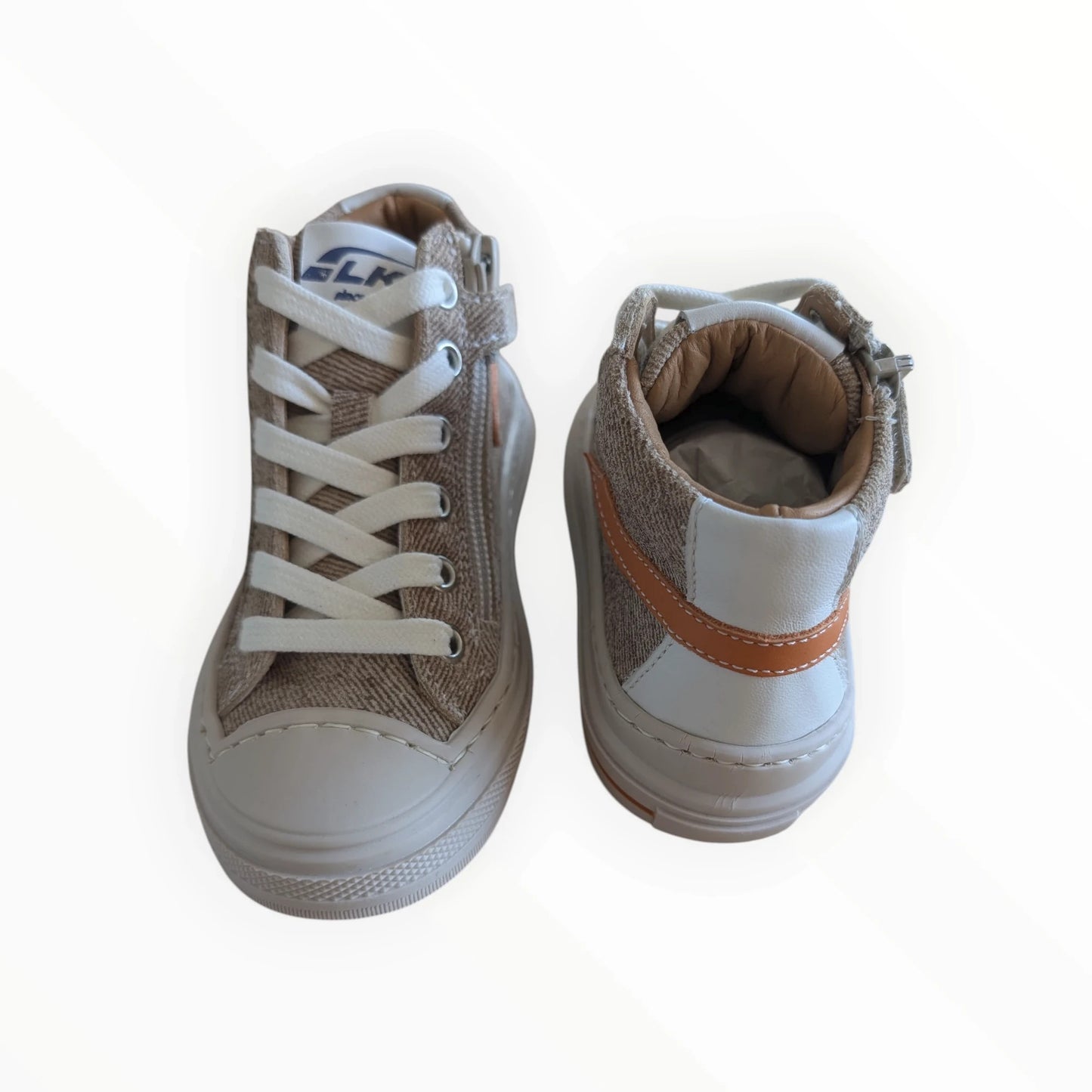 Pierrot Outlet beige-bruine hoge sneakers met veters, rits en oranje hielaccent. Gemaakt van canvas met glinsterende textuur.