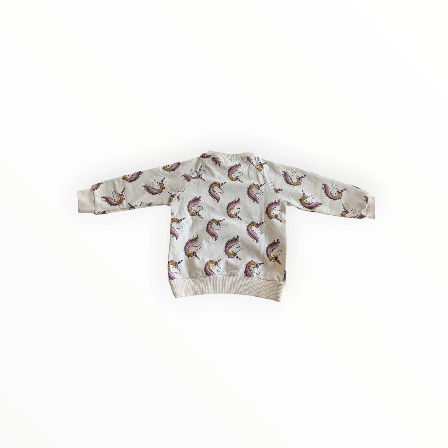 Pierrot Outlet kinder sweater met eenhoornprint in crème met goudkleurige glitterdetails en 'Dream Big' tekst.