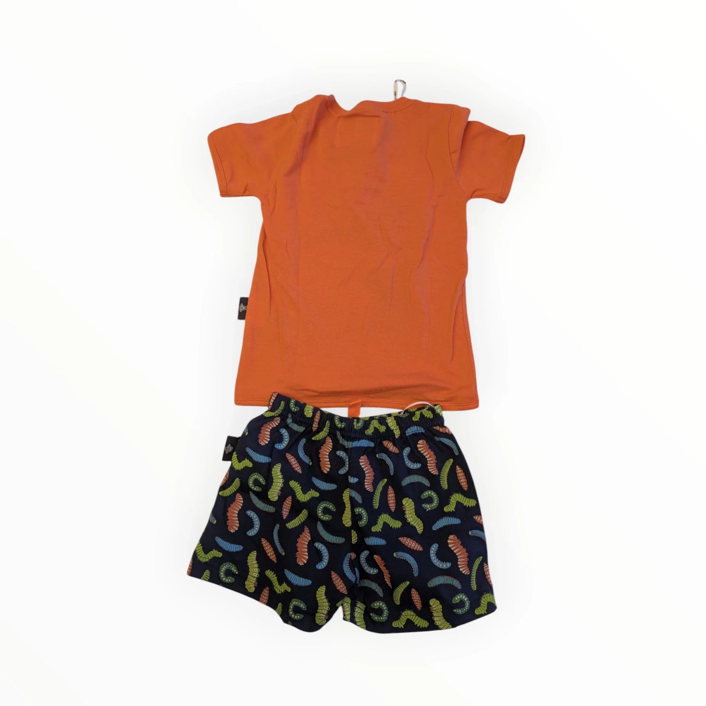 Pierrot Outlet oranje katoenen T-shirt met rupsjesprint korte broek. Elastische tailleband.