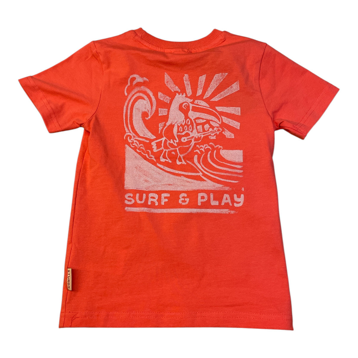 Pierrot Outlet oranje katoenen T-shirt voor kinderen met surfprint en tekst 'SURF & PLAY'.