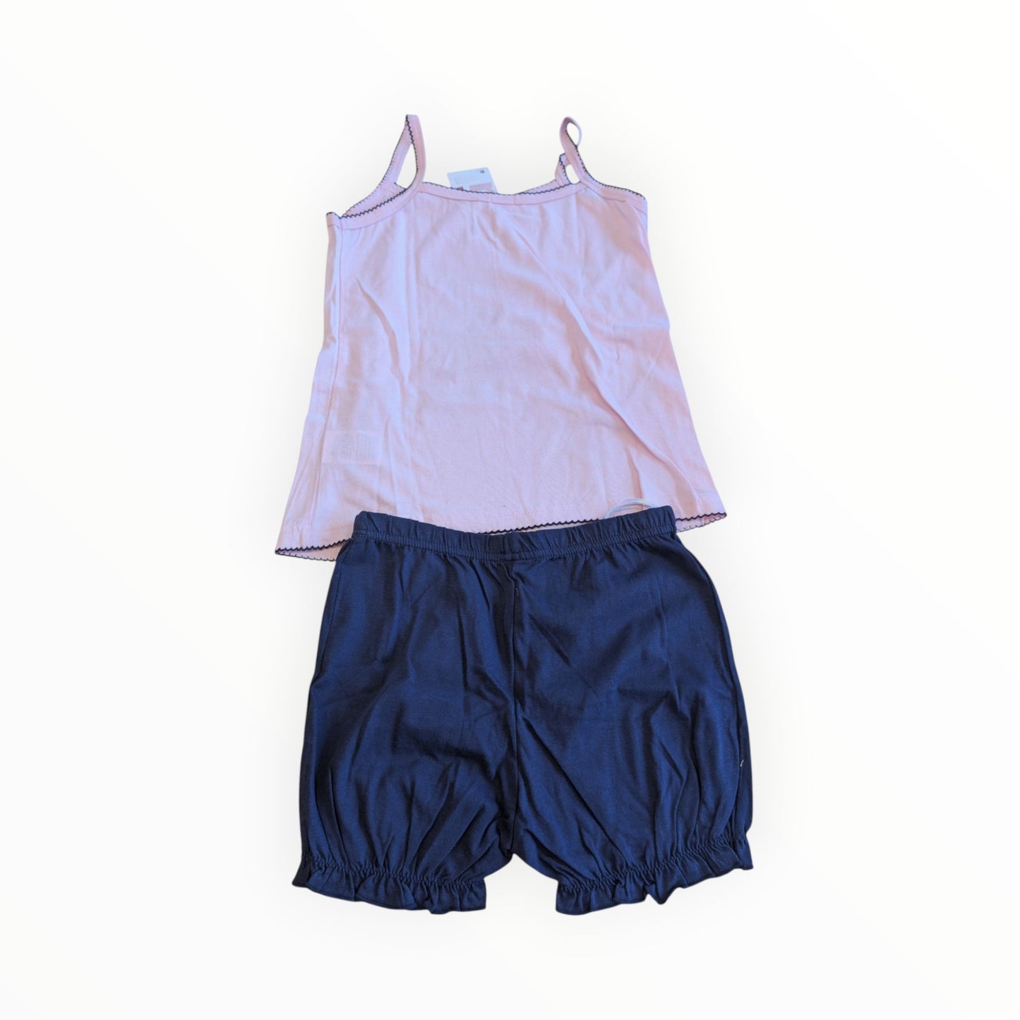 Pierrot Outlet kinderpyjama set met roze hemdje met spaghettibandjes en donkerblauw pofbroekje met geplooide randen.