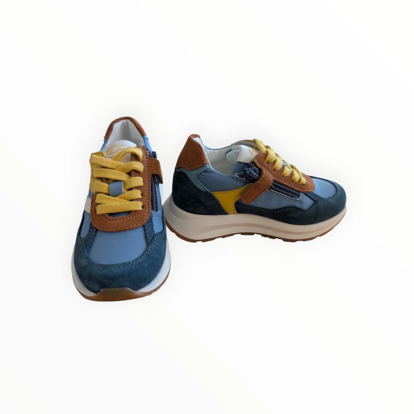 Pierrot Outlet kindersneakers van suède en textiel in blauw, bruin en geel met veters en rits.