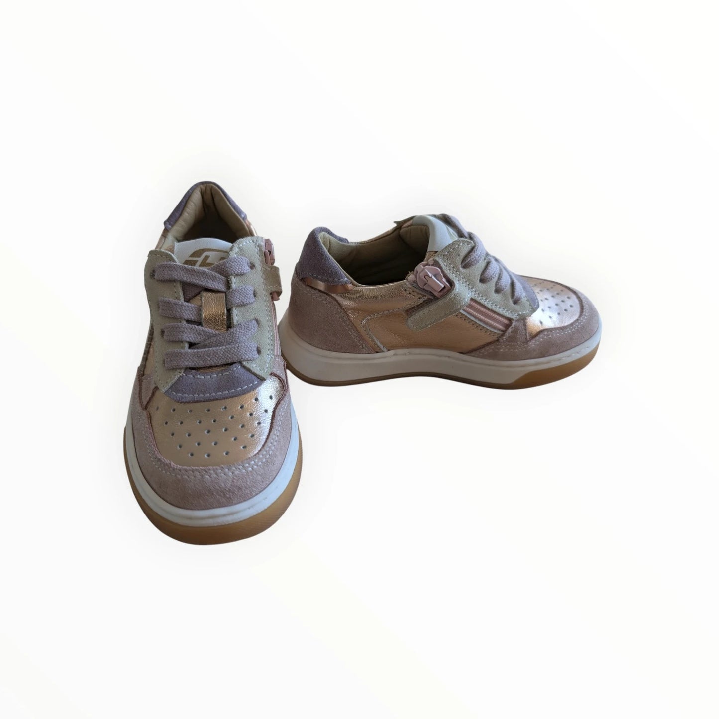 Pierrot Outlet kindersneakers in zachtroze, beige en koper met veters en rits. Suède en synthetisch materiaal met perforaties.