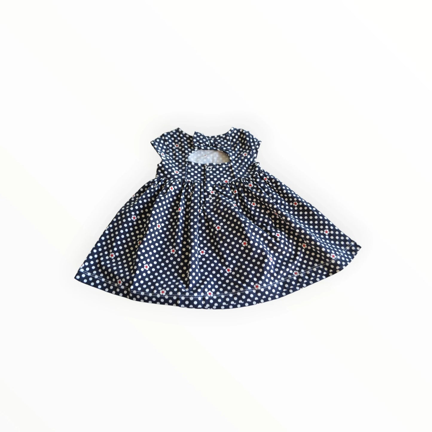 Pierrot Outlet marineblauw babyjurkje met witte polkadots en rode hartjes, korte mouwen, wijde rok en open rug.