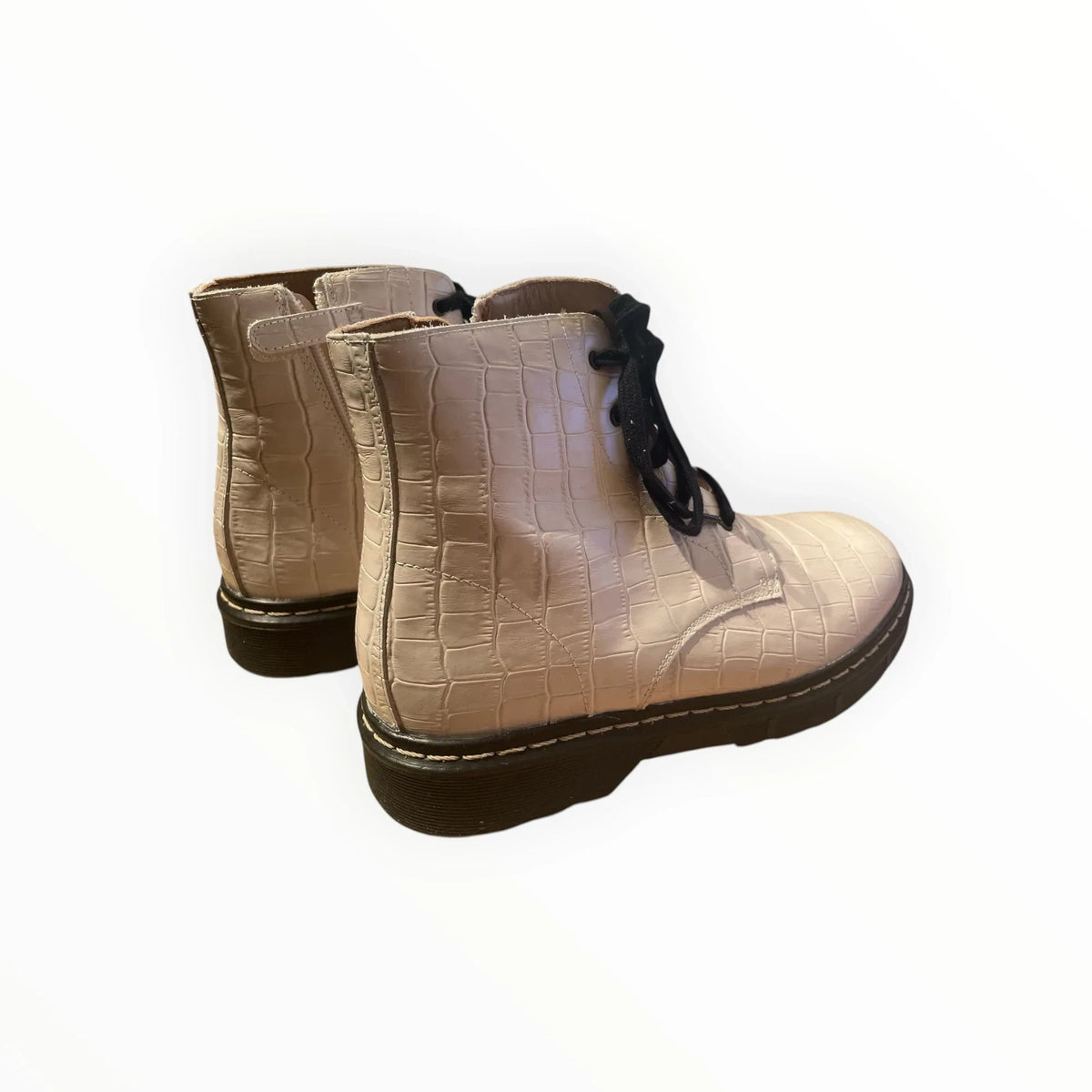 Pierrot Outlet off-white veterboots met krokodillenprint en zwarte veters en robuuste zool