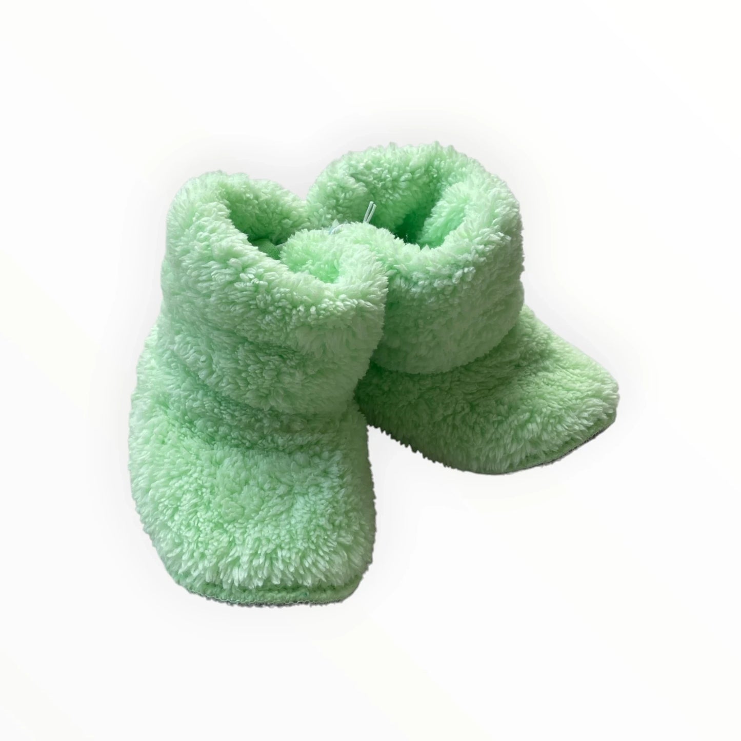 Pierrot Outlet pluche enkellaarsjes in mintgroen. Zachte, wollige pantoffels met omgeslagen boord voor dames.