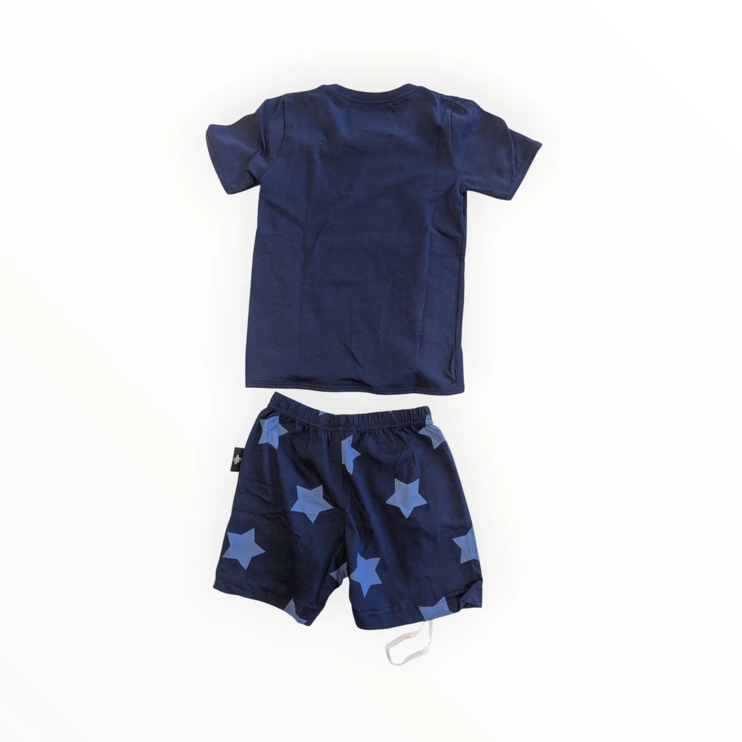 Pierrot Outlet donkerblauw pyjamaset met sterrenprint short en T-shirt met wasbeeropdruk. Gemaakt van katoen.