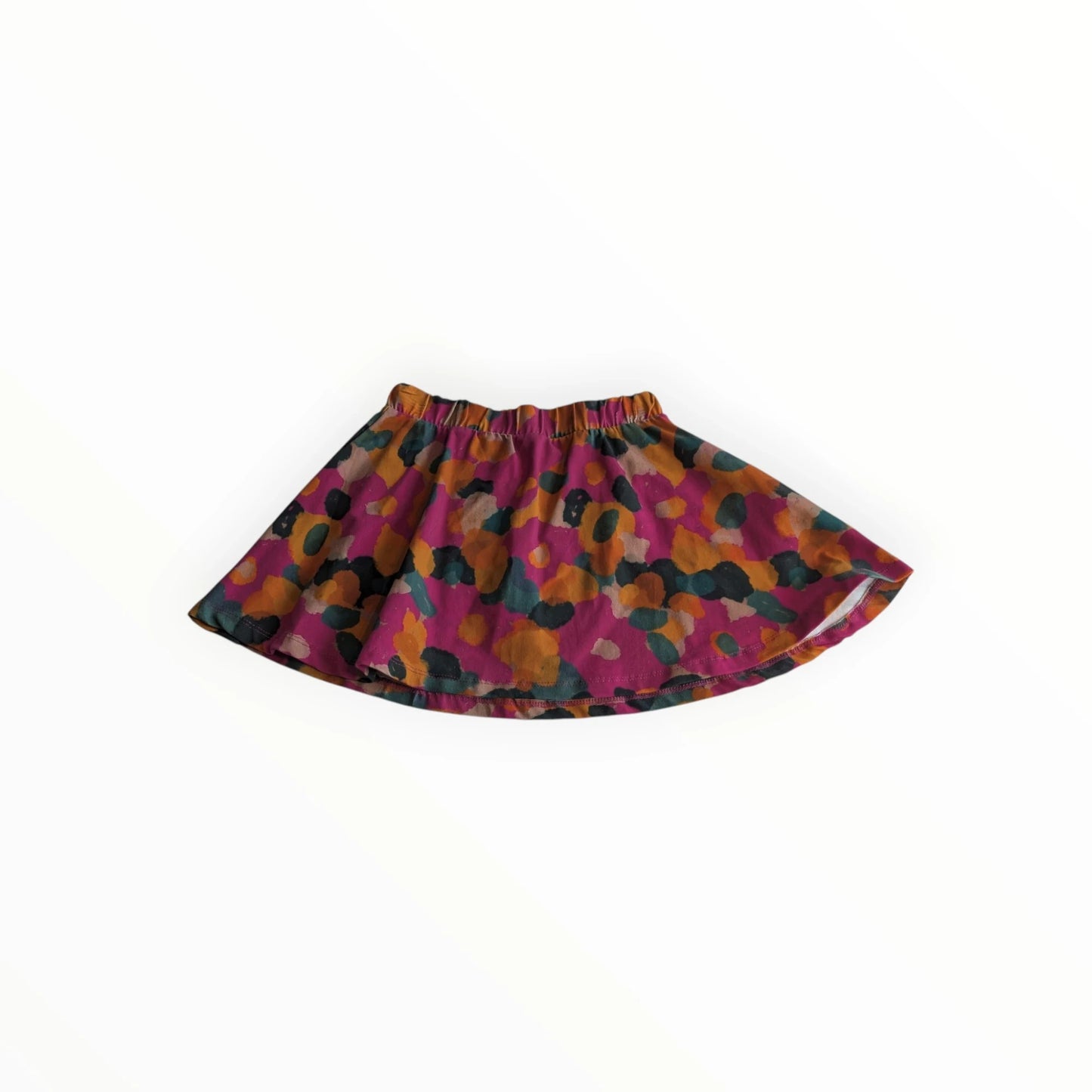 Pierrot Outlet rok met abstracte print in fuchsia, oranje, groen en bruin. Elastische tailleband.