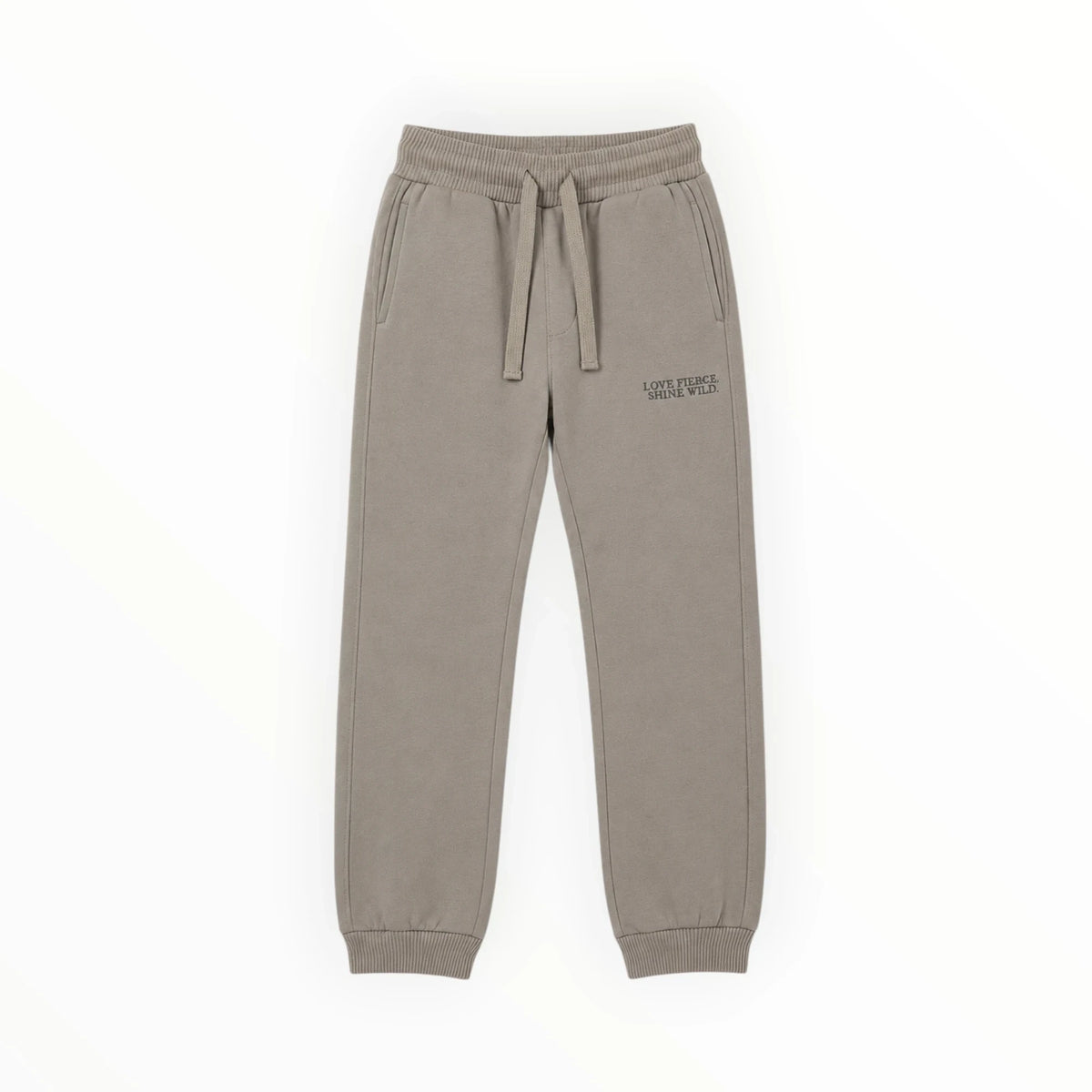 Pierrot Outlet taupe joggingbroek voor kinderen met elastische tailleband, trekkoord en subtiele tekstprint.