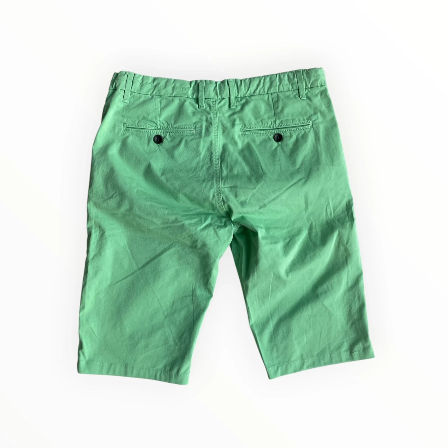 Groene Terre Bleue chino shorts van Pierrot Outlet met achterzakken en knoopsluiting, ideaal voor de zomer.