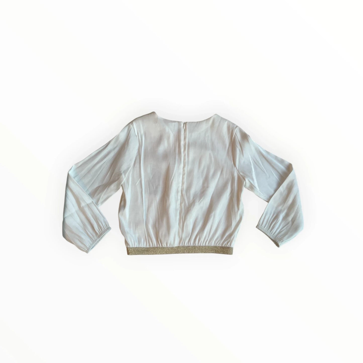 Witte Pierrot Outlet damesblouse met lange mouwen, elastische boorden en een feestelijke gouden band aan de onderzijde.