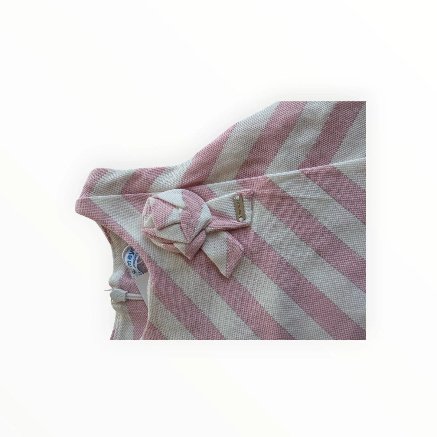 Pierrot Outlet zomerjurk met roze en witte strepen en strikdetail. Mouwloos A-lijn model.