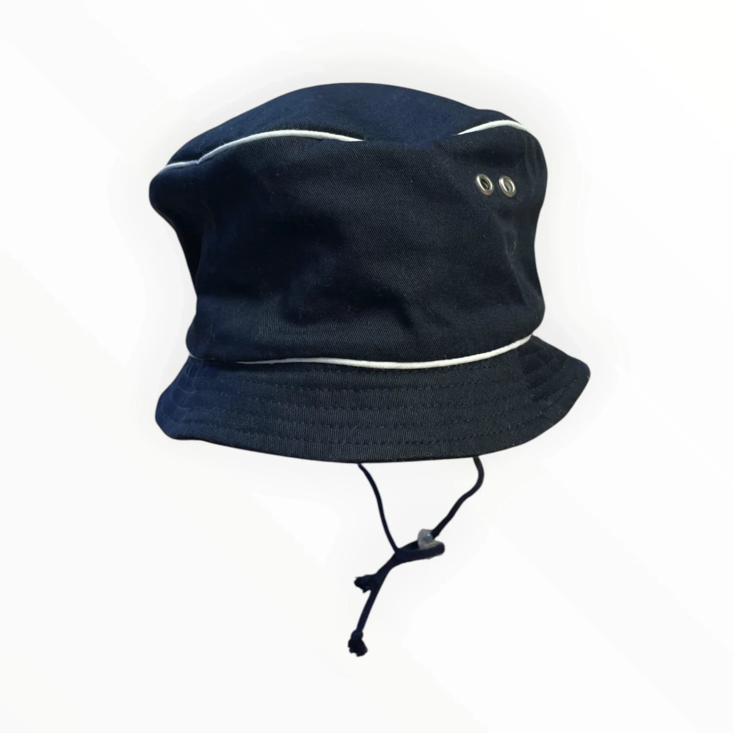 Pierrot Outlet zwarte katoenen bucket hat met witte biezen, sterdetail en trekkoord