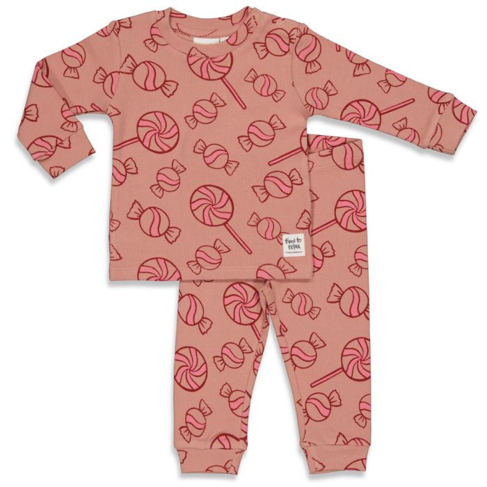 Pierrot Outlet baby pyjamaset van zacht biologisch katoen met snoepjesprint in roze. Lange mouwen en drukknoopjes.