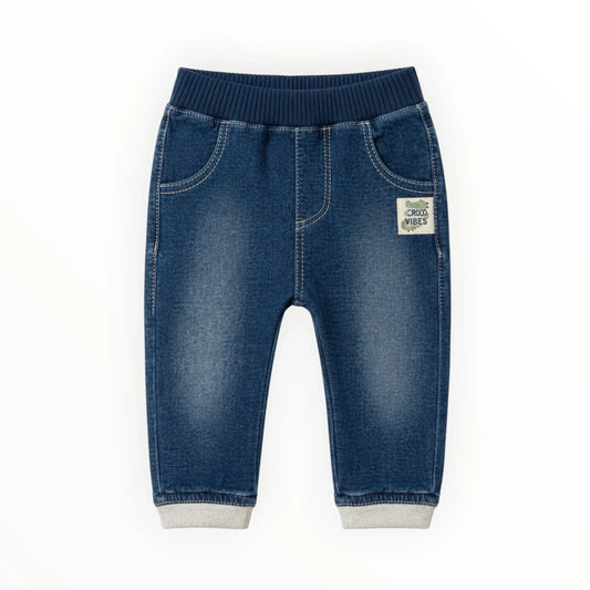 Pierrot Outlet babyjeans in diepblauw denim met elastische tailleband, boorden en Croco Vibes embleem op de voorzijde.
