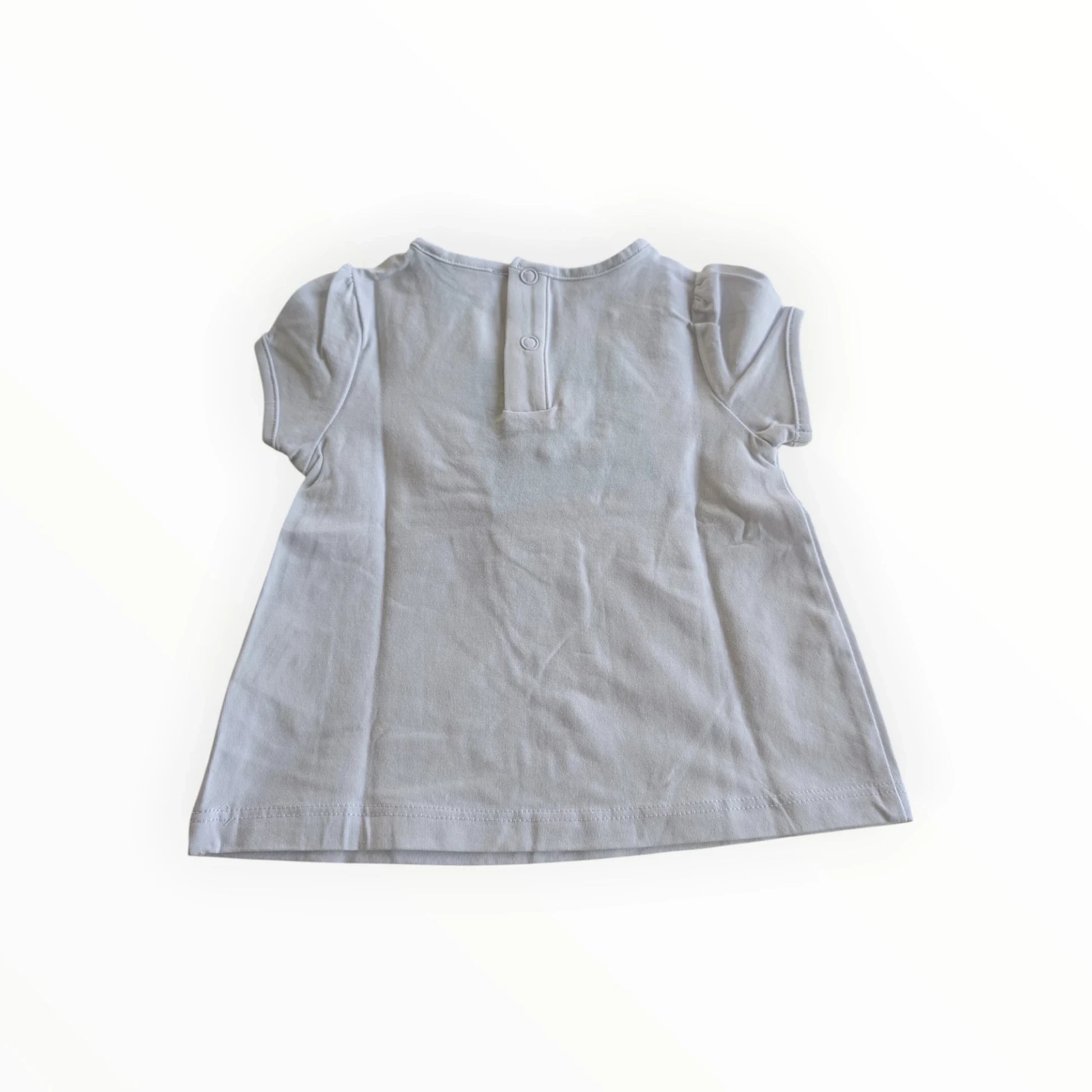 Pierrot Outlet babygirl Bee Happy T-shirt jurk van zacht katoen met korte mouwen en knoopsluiting aan de achterkant.