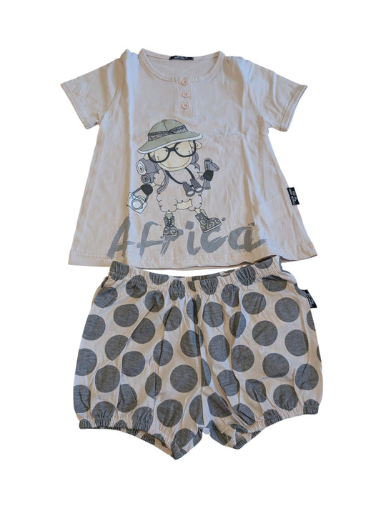 Pierrot Outlet tweedelige babyset met beige T-shirt met safari-opdruk en grijs broekje met stippenpatroon