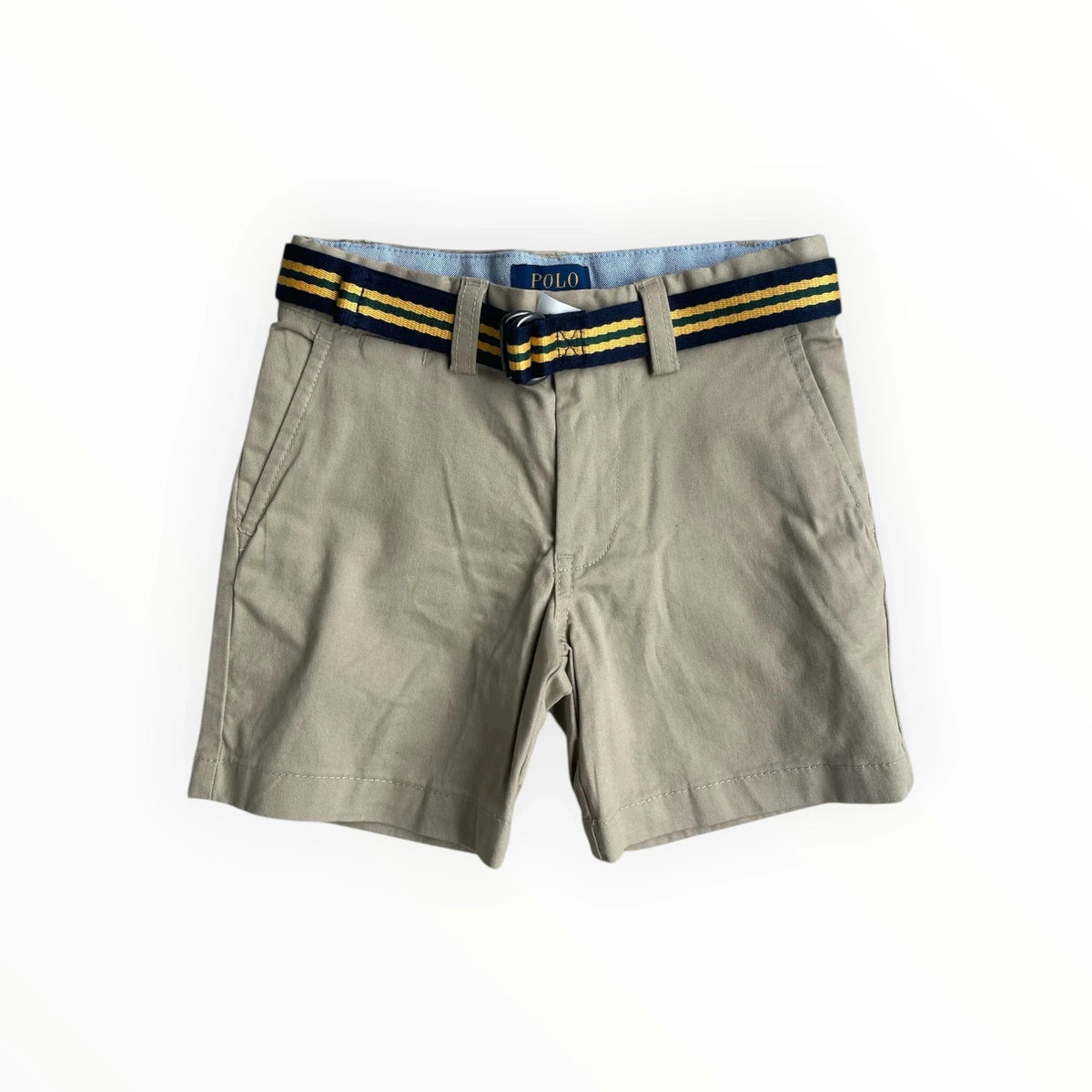 Pierrot Outlet beige katoenen chino shorts voor jongens met een gestreepte marineblauwe en gele riem.