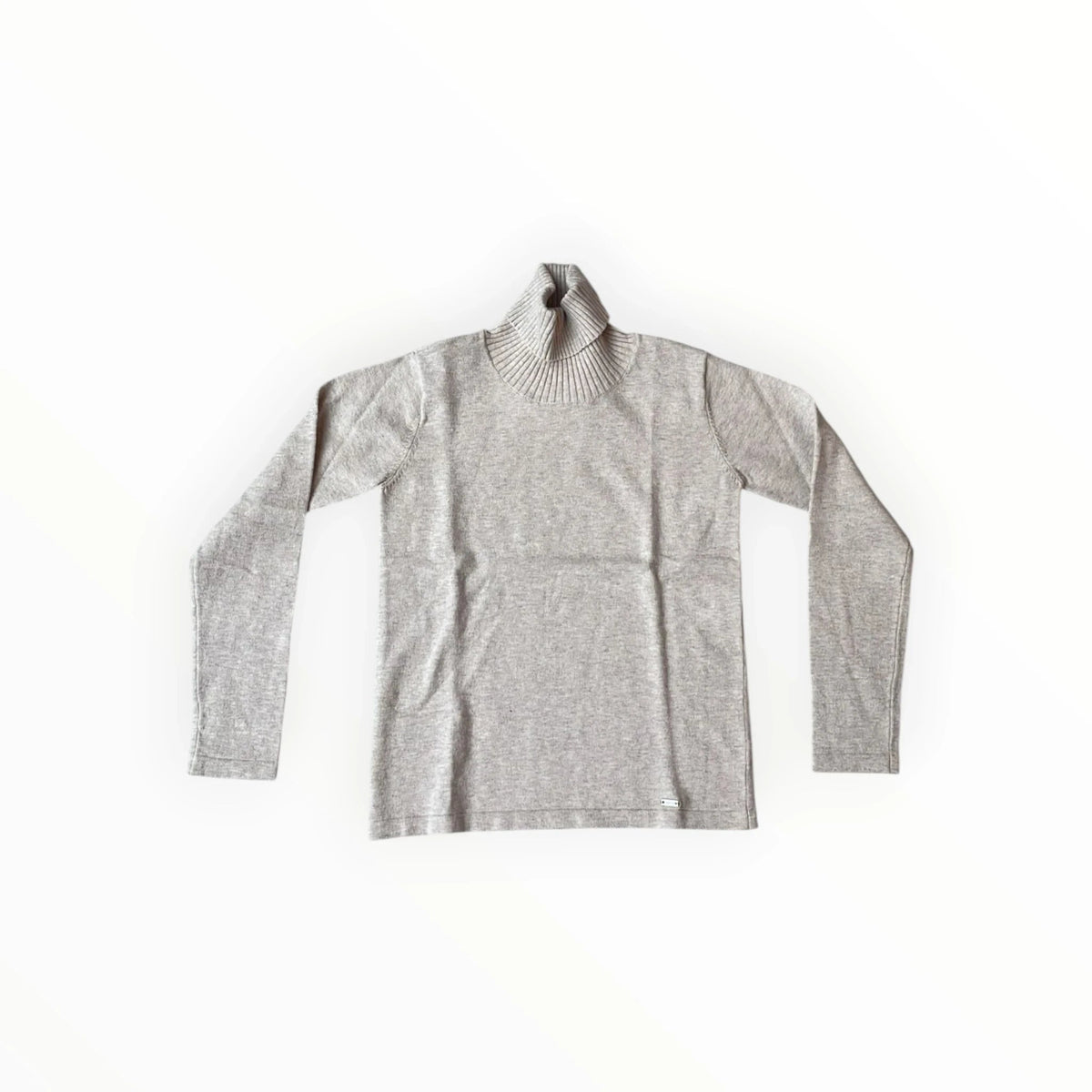 Pierrot Outlet beige gebreide coltrui voor dames met lange mouwen en een verfijnd geribd patroon bij de hals.