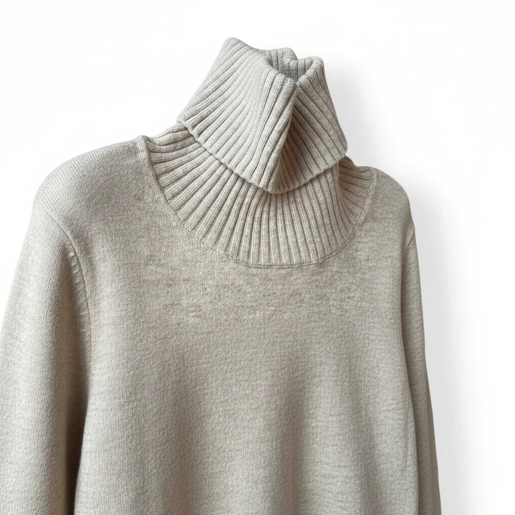 Beige Pierrot Outlet coltrui van zachte gebreide stof met een verfijnde geribde kraag voor dames.