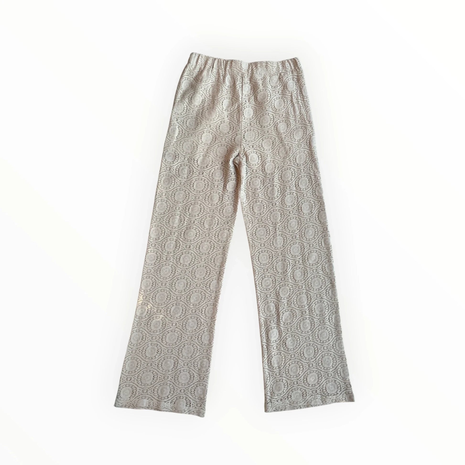 Pierrot Outlet beige kanten broek met wijde pijpen en geometrisch patroon, ideaal voor een zomerse look.