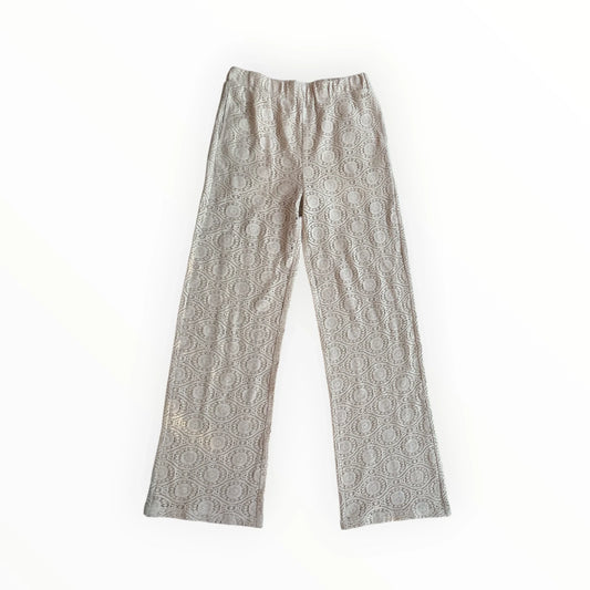 Pierrot Outlet beige kanten broek met wijde pijpen en geometrisch patroon, ideaal voor een zomerse look.