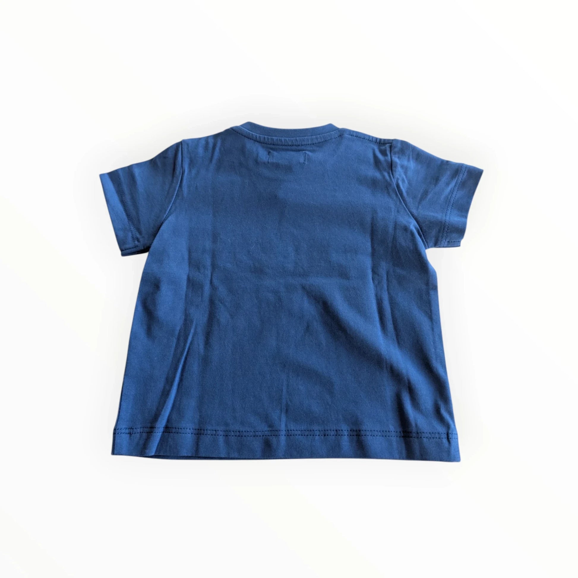Pierrot Outlet blauw katoenen T-shirt voor kinderen met abstracte print en drukknoopjes op de schouder.