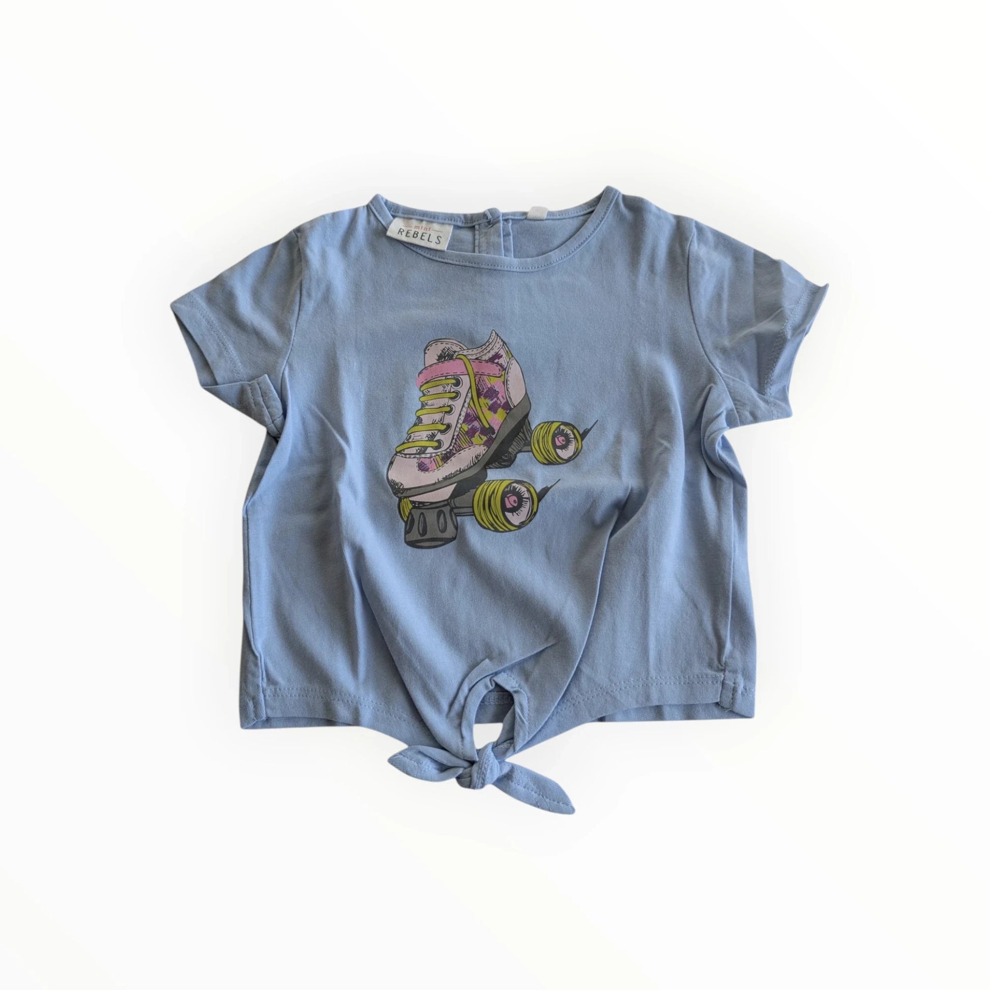 Pierrot Outlet blauw katoenen T-shirt met korte mouwen en rolschaatsprint, strikdetail aan de voorkant