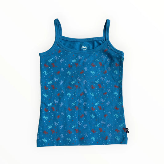 Pierrot Outlet blauw hemdje met vlinderprint en stippen voor kinderen, gemaakt van zachte stof.