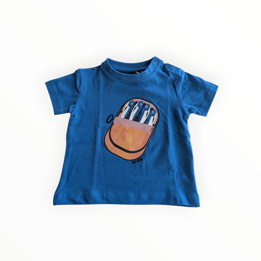 Pierrot Outlet blauw katoenen T-shirt voor baby's met sardientjesprint en drukknoopjes op de schouder