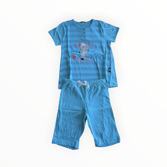 Pierrot Outlet helderblauwe katoenen pyjamaset voor kinderen met korte mouwen, print en elastische short.