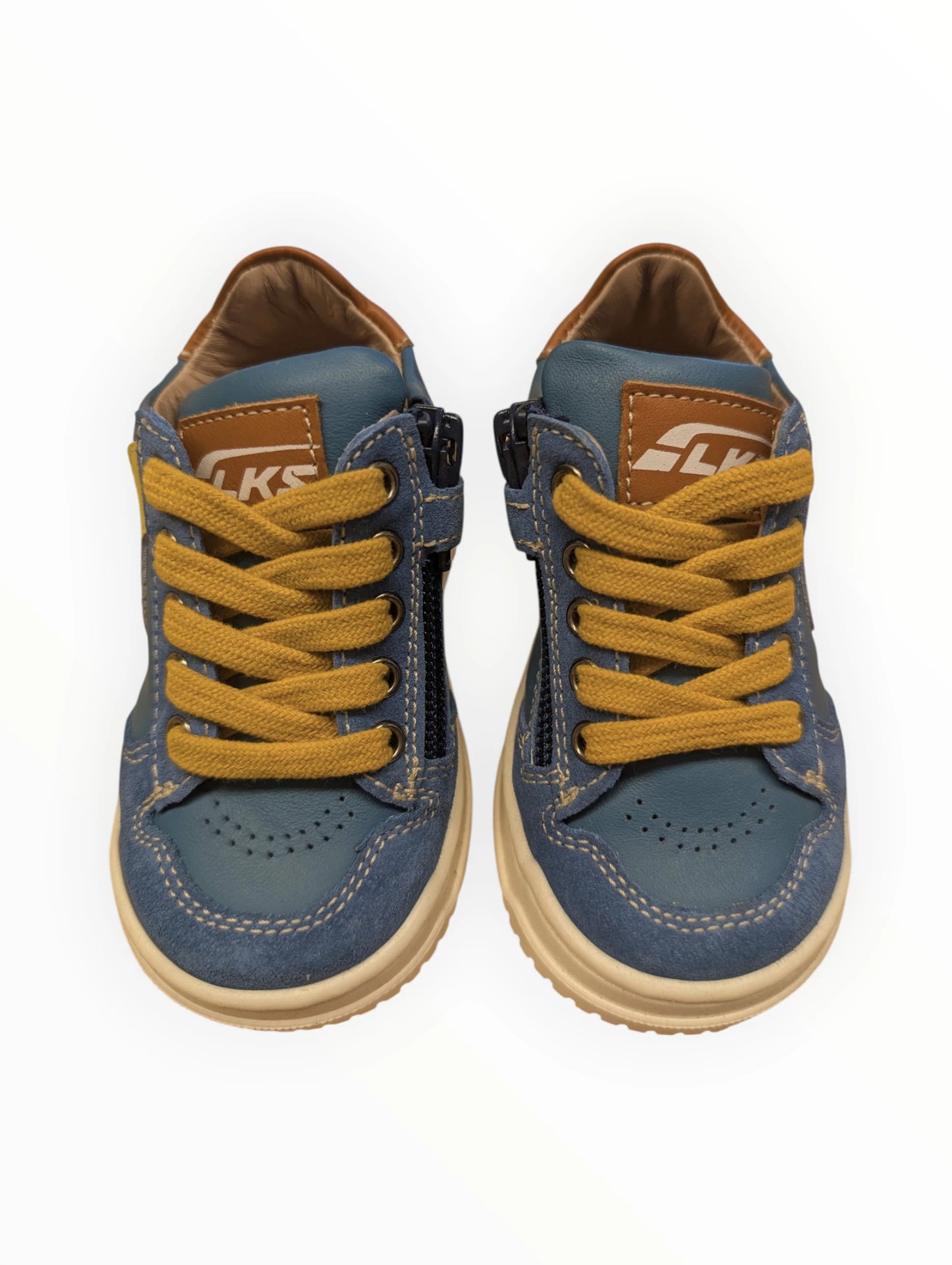 Pierrot Outlet blauwe leren kindersneakers met gele veters en rits, suède details en bruine accenten.