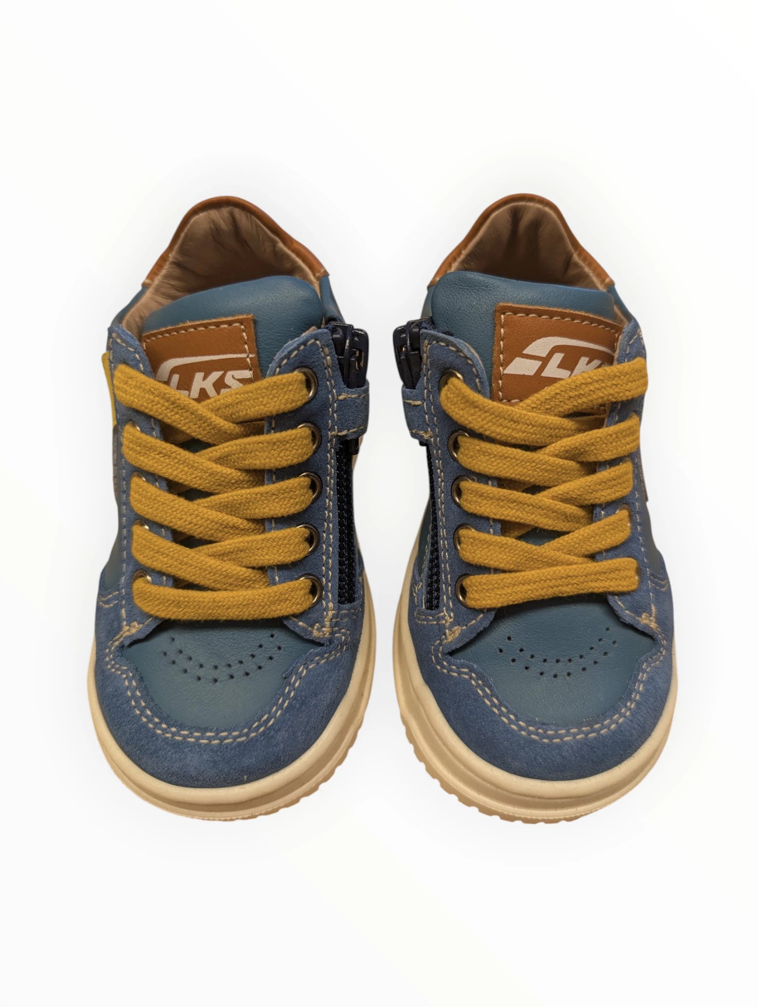 Pierrot Outlet blauwe leren kindersneakers met gele veters en rits, suède details en bruine accenten.