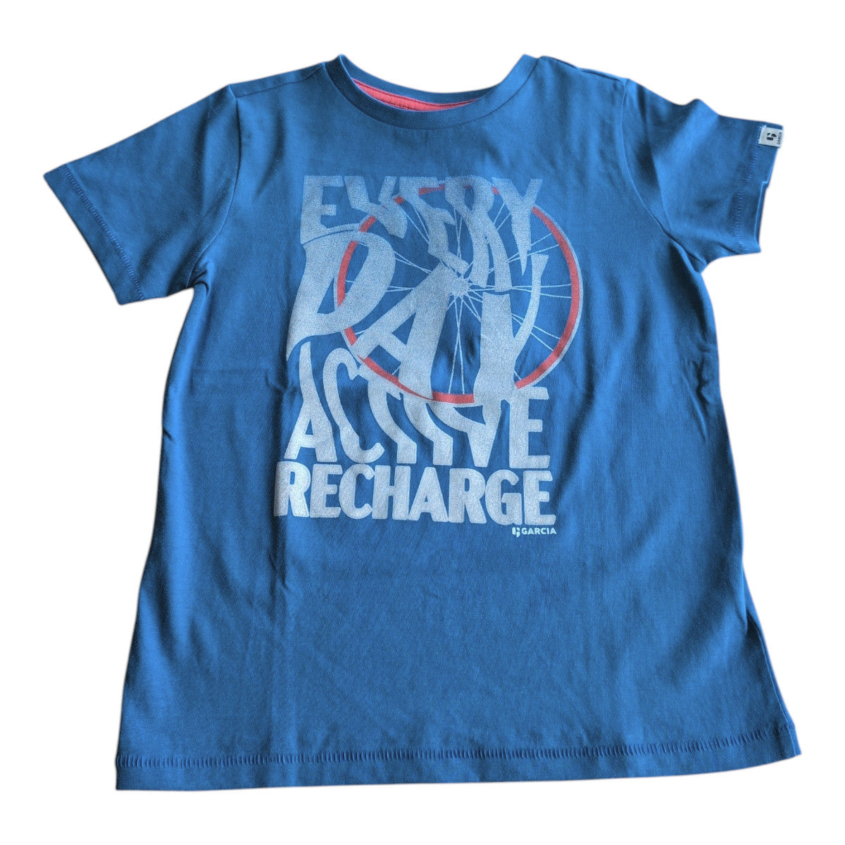 Pierrot Outlet blauw katoenen T-shirt voor kinderen met korte mouwen en de tekst "EVERY DAY ACTIVE RECHARGE" en fietswielprint.