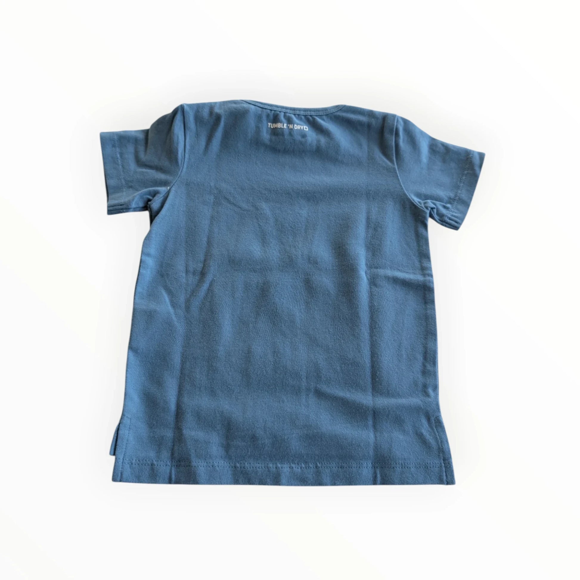 Pierrot Outlet blauw katoenen T-shirt met tekstprint 'GENTLE' en snor-illustratie voor kinderen.