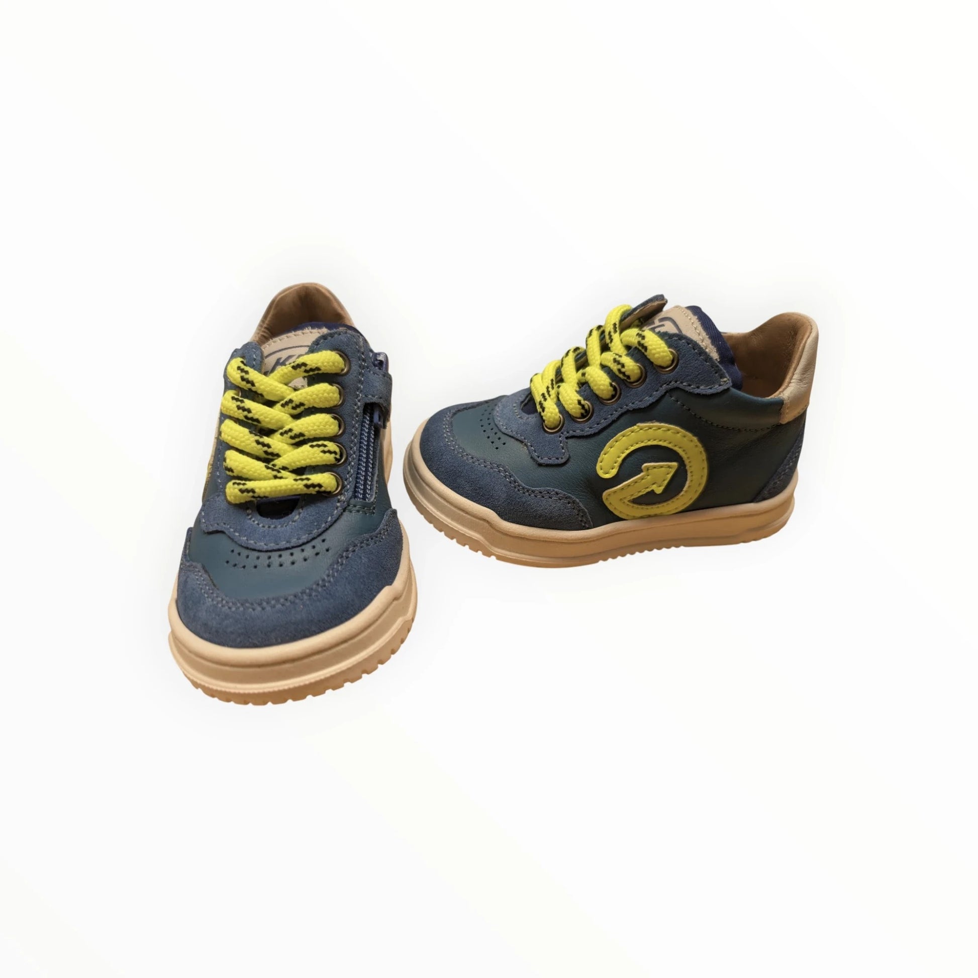 Pierrot Outlet blauwe leren en suède kindersneakers met gele veters en rits, rubberen zool.