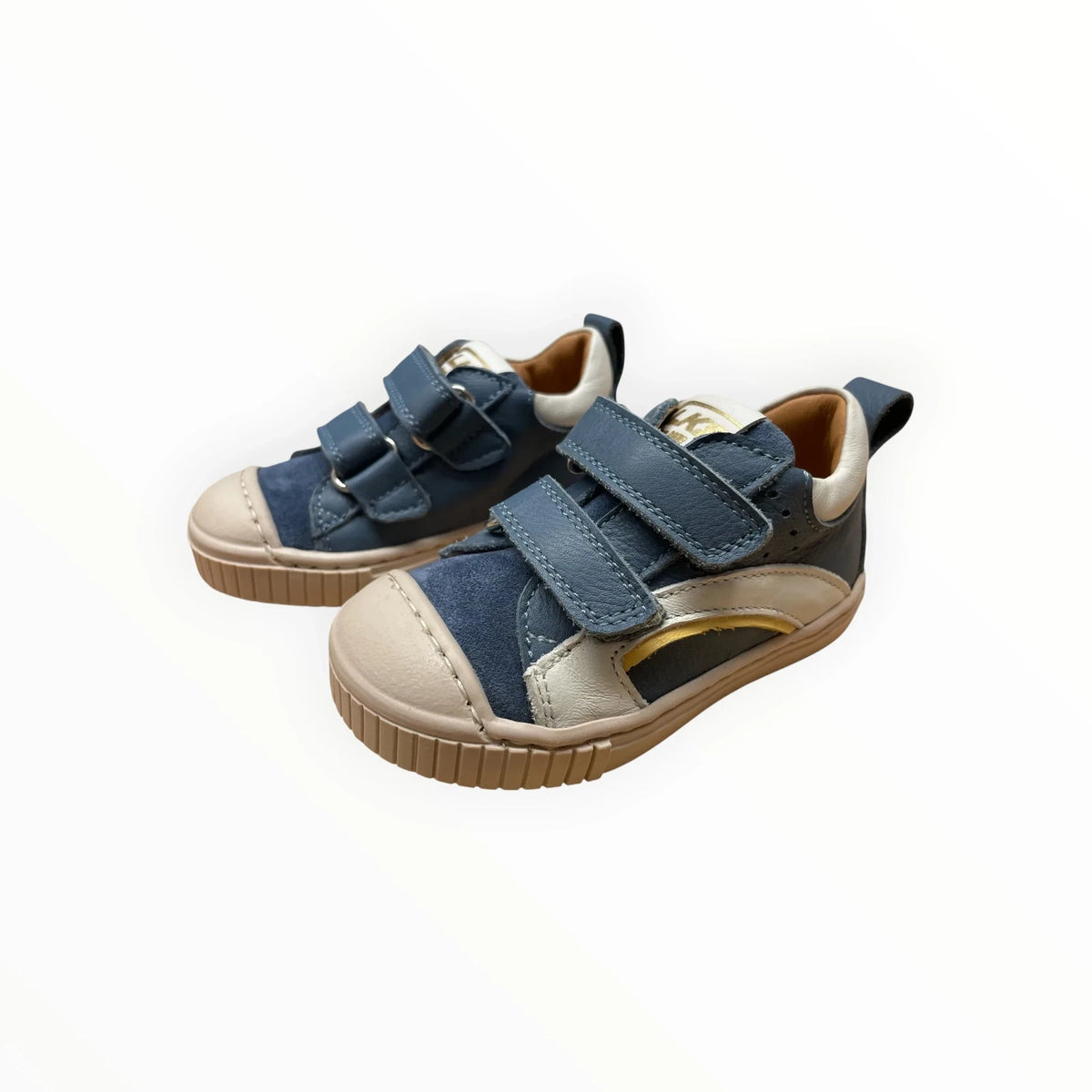 Pierrot Outlet kindersneakers van blauw leer en suède met klittenband, beige accenten en een beschermende neus.