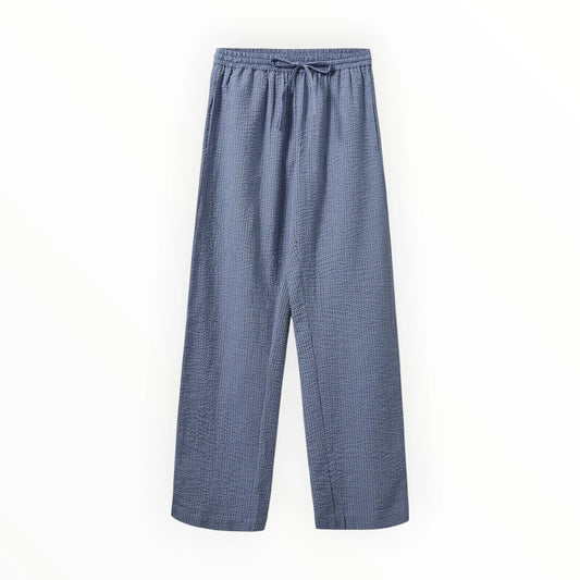 Pierrot Outlet blauwe loungebroek met wijde pijpen, elastische tailleband, trekkoord en subtiele textuur.