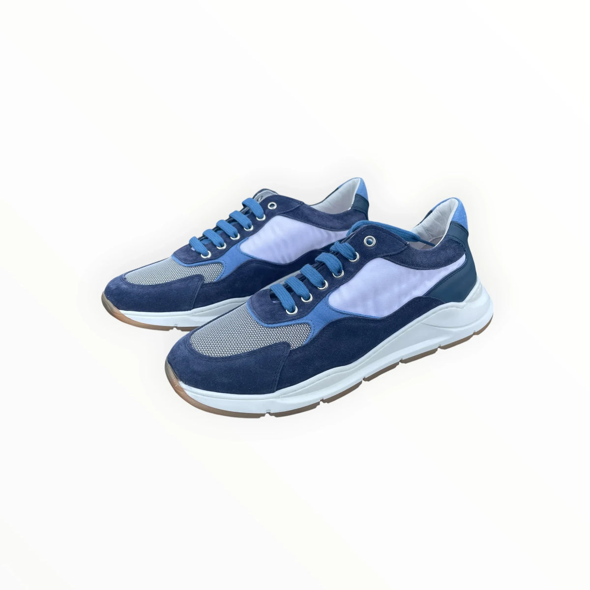 Pierrot Outlet heren sneakers in diepblauw en lichtblauw suède met textiel en een witte sportieve zool
