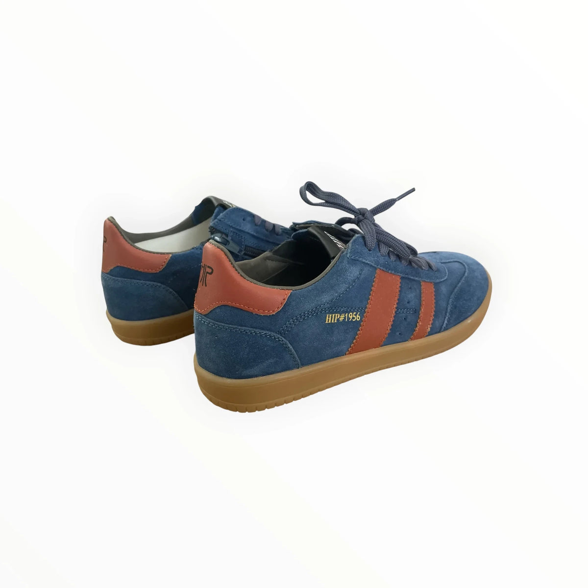 Pierrot Outlet HIP#1956 herensneakers in blauw suède met roestbruine accenten en een bruine rubberen zool