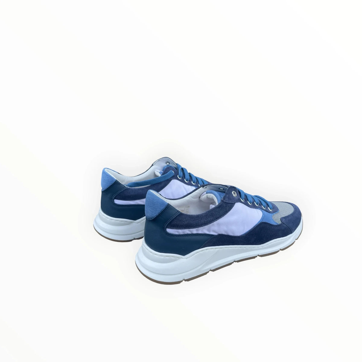 Pierrot Outlet heren sneakers in blauw suède en textiel met een witte zool voor een casual en sportieve look