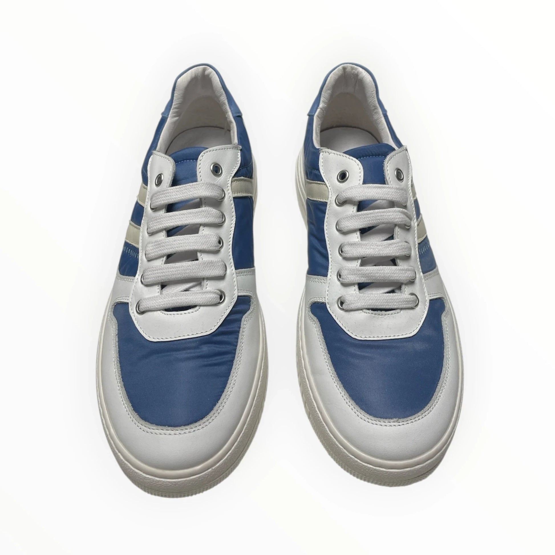Pierrot Outlet lage sportieve heren sneakers in blauw en wit met vetersluiting en stevige zool