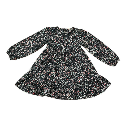 Pierrot Outlet bloemenprint jurk met lange mouwen, ronde hals en elastische taille. Zwart met veelkleurige bloemen.