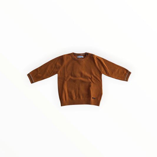 Pierrot Outlet bruine gebreide trui met lange mouwen en knoopjes op de schouder voor kinderen.